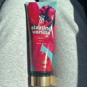 New VS Sizzling Vanilla Fragrance Lotion
